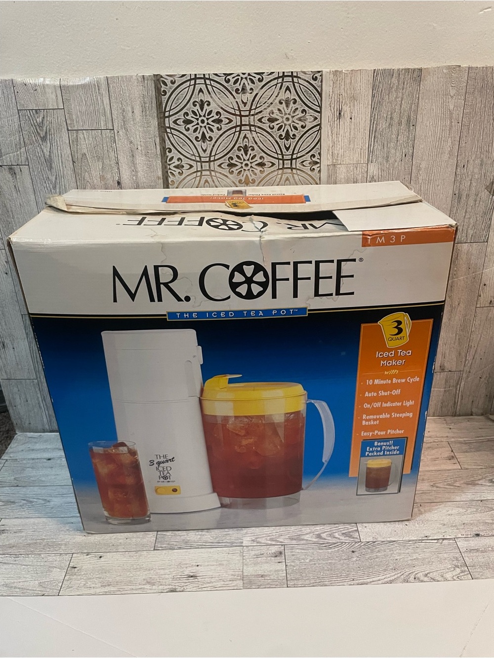 Yellow and White Iced Tea Maker - 3 Quart
